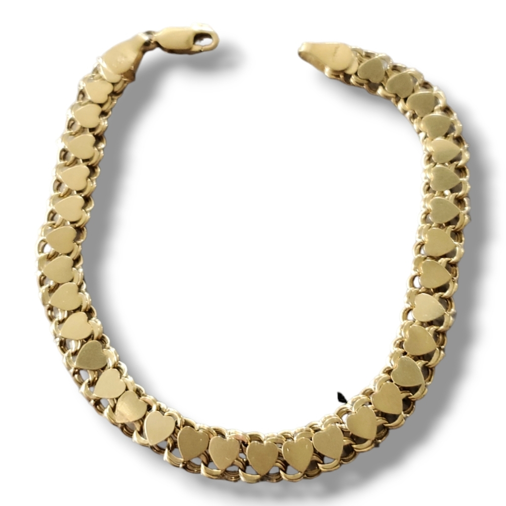 Elegant Gold Heart Bracelet